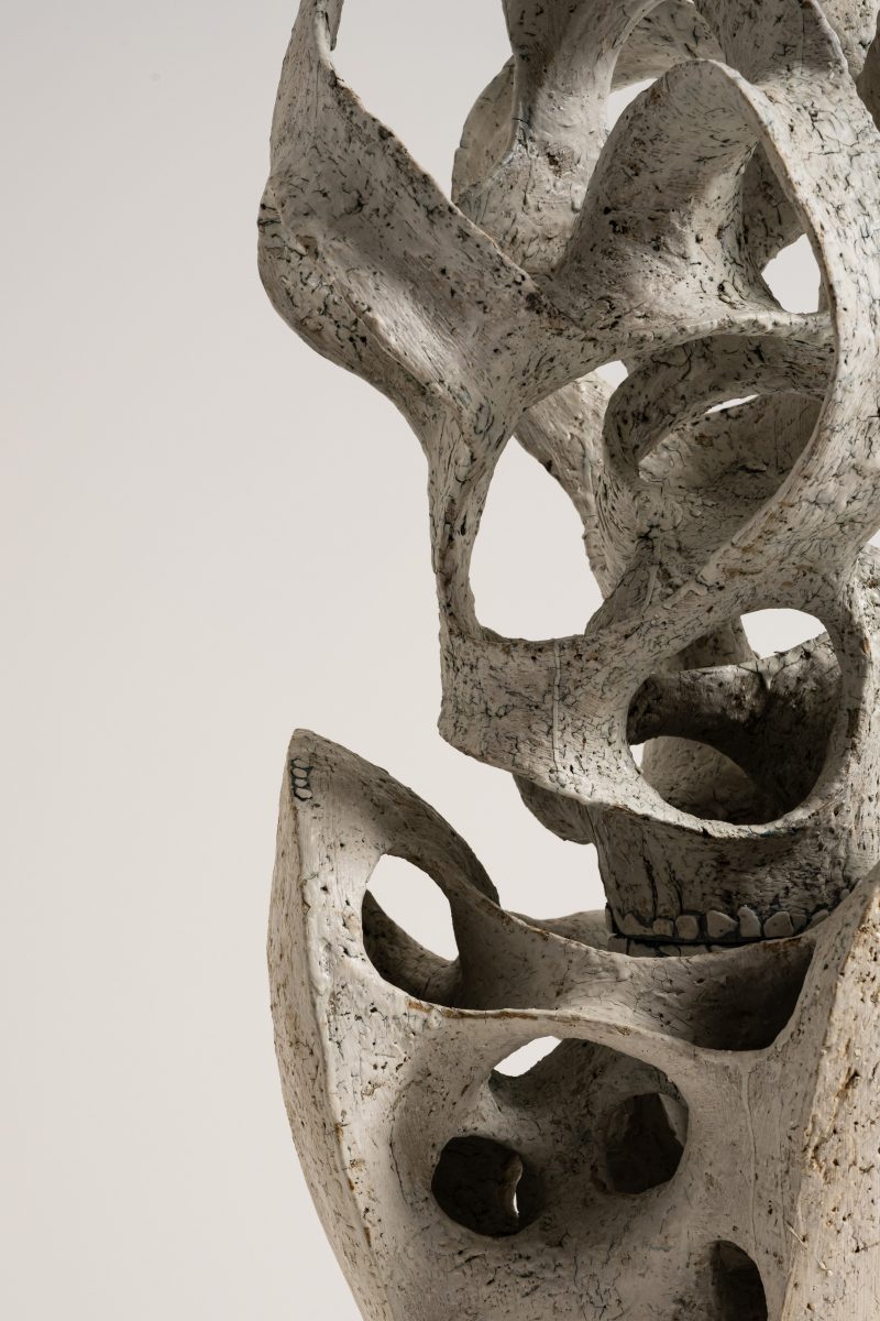 "L'Entrelacs Éclos" sculpture
