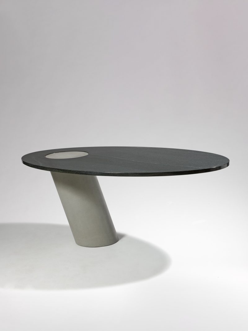 "Eccentrico" table