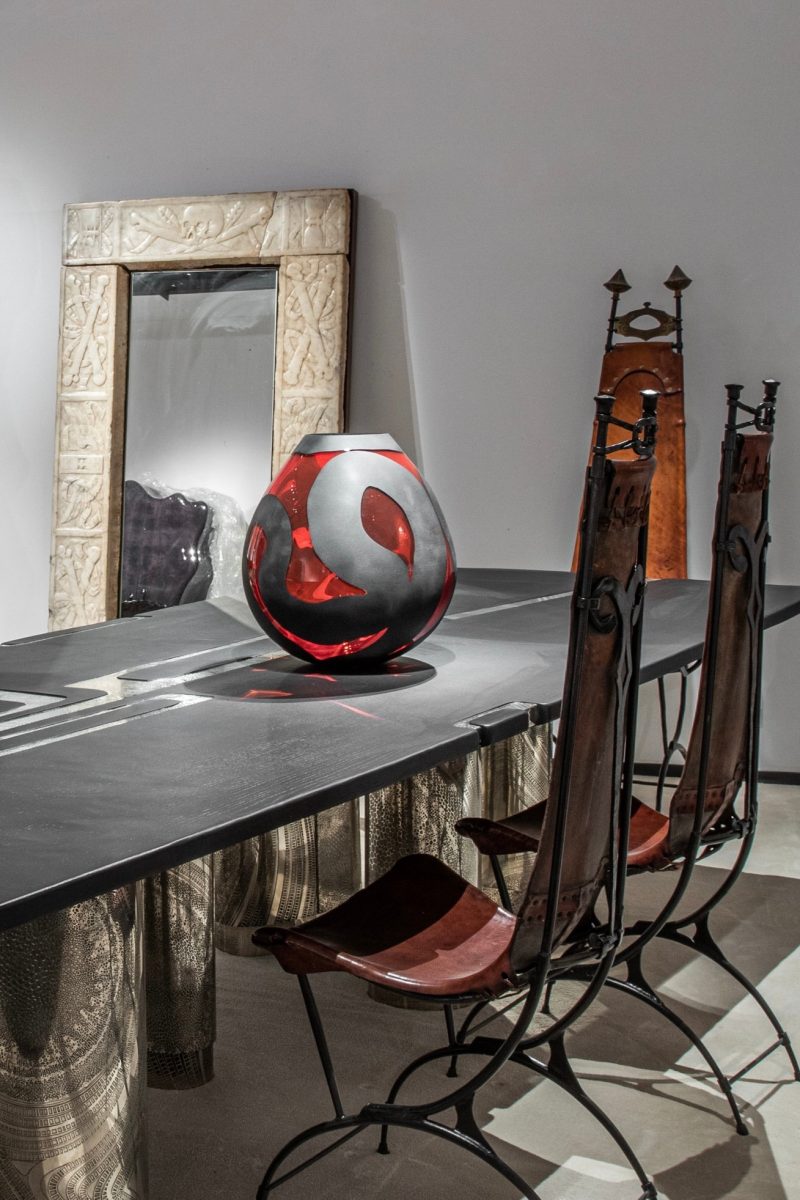 "Azoici red and black" vase