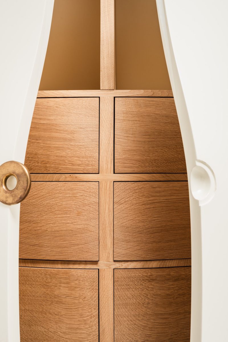 "Carapace" cabinet