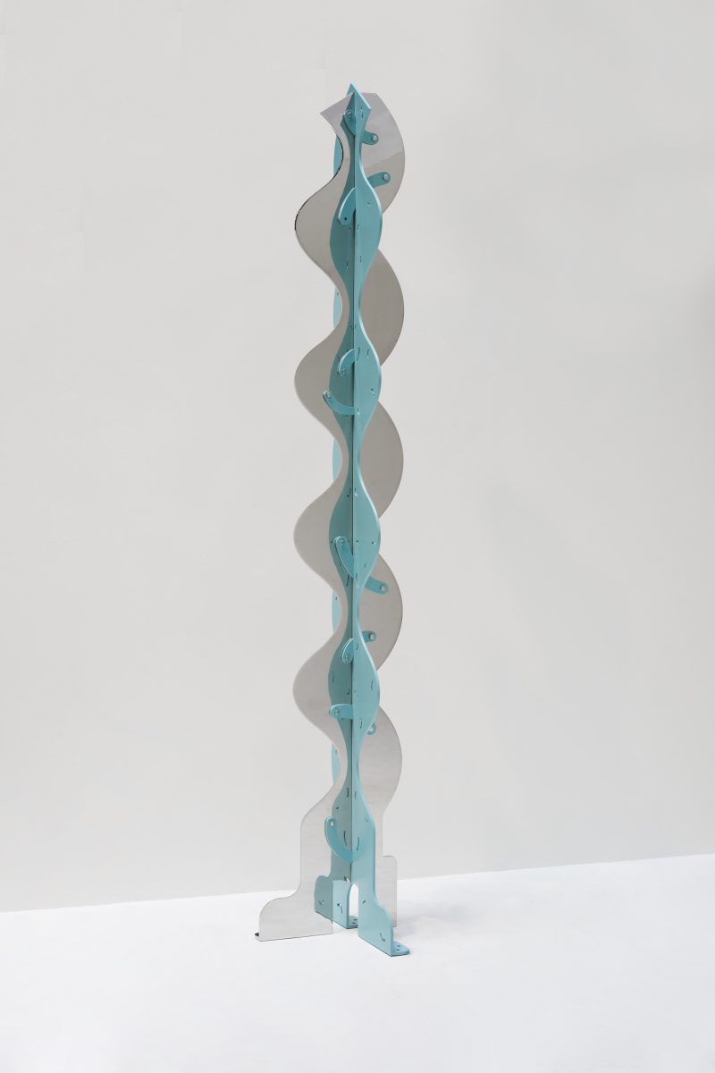 "Les Marcheuses II" totem