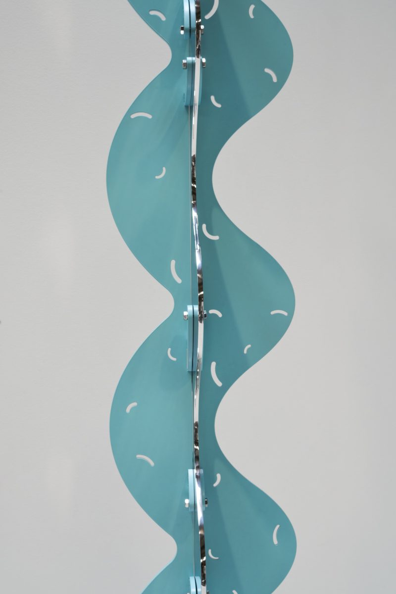 "Les Marcheuses II" totem