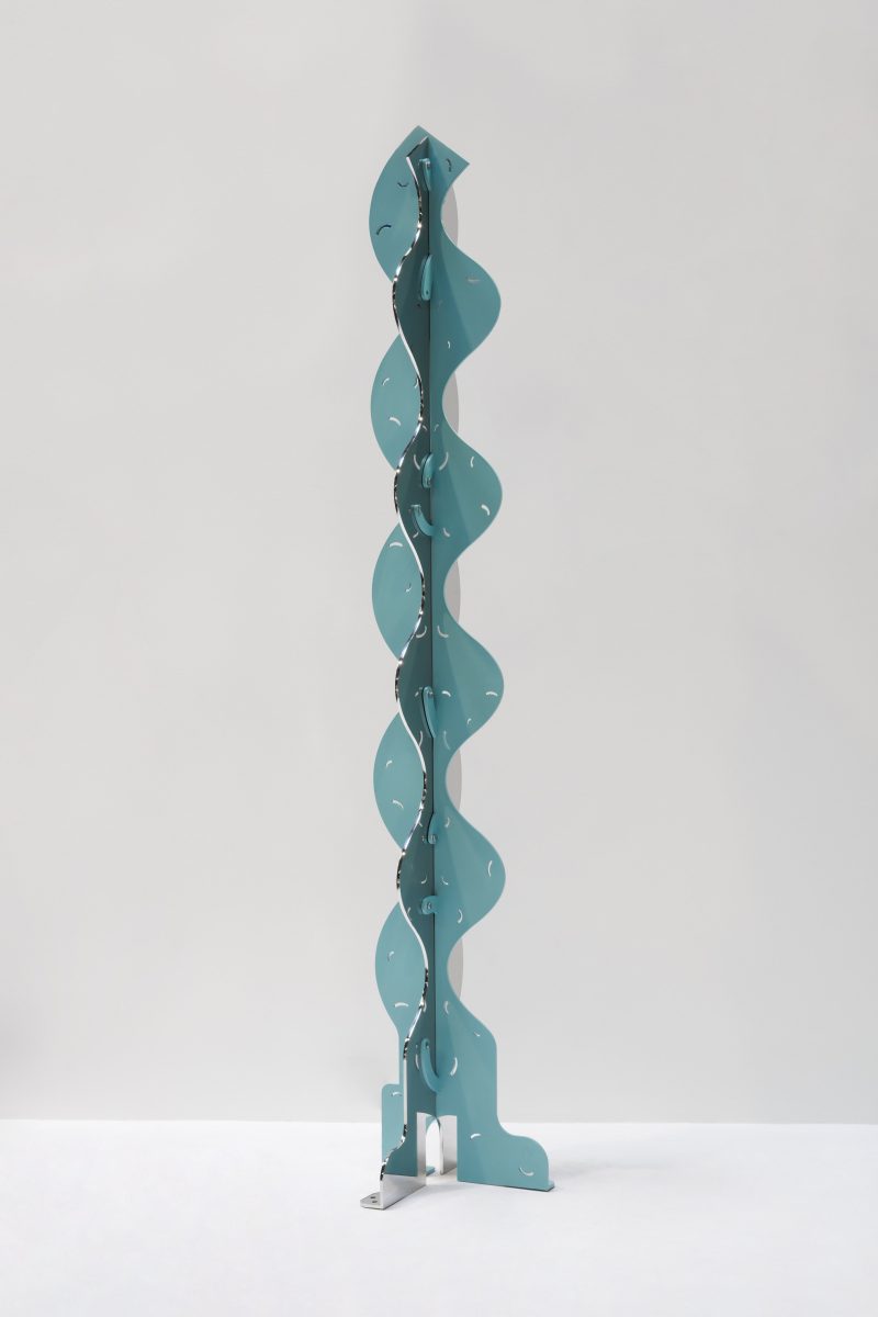 "Les Marcheuses II" totem