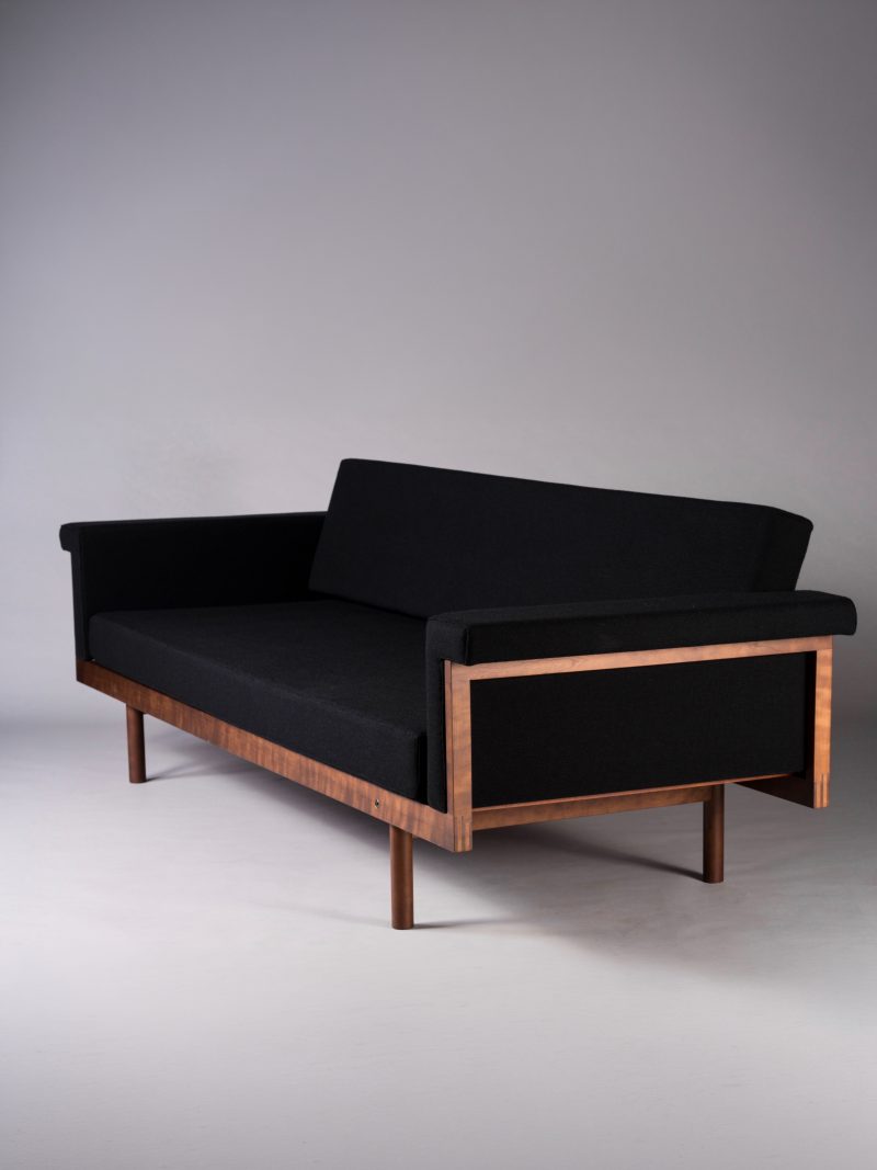 "Naeko" sofa