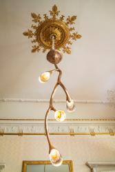 "L’amour est un oiseau rebelle" chandelier